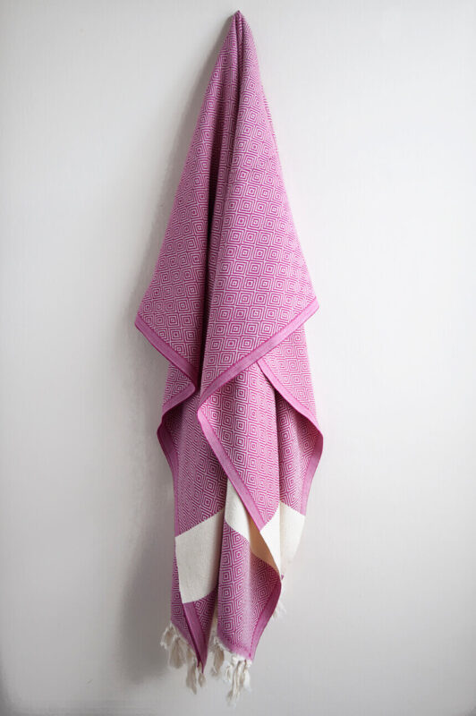 Hamam-Square-Original-Turkish-Peshtemal-Pestemal-Diamond-Fuchsia-beach-towel